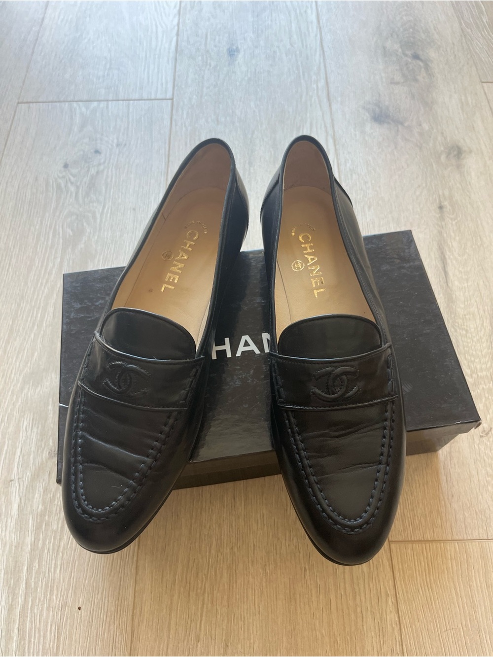 CHANEL Black Leather CC Logo Loafers